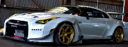  White nissan with gold rimes